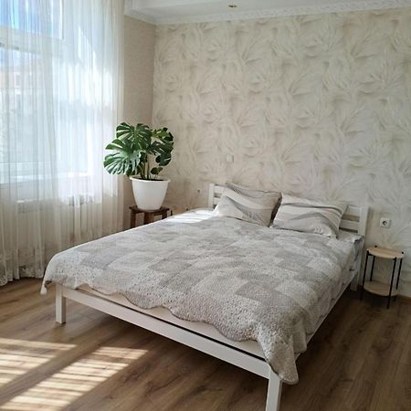 Апартаменти "Комфорт" Kamianets-Podilskyi Exterior foto